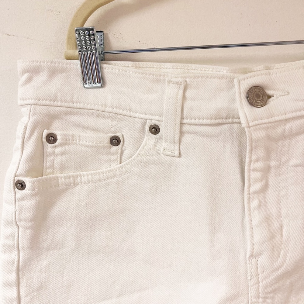 LEVIS Mid Length White Denim Shorts size 28/6 Cuffed Zipper Fly - Picture 4 of 11